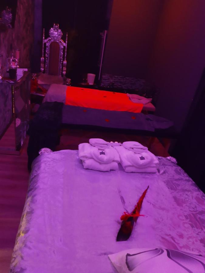 Nuit Romantique - Jacuzzi - Beziers - Romance Royale Exterior photo